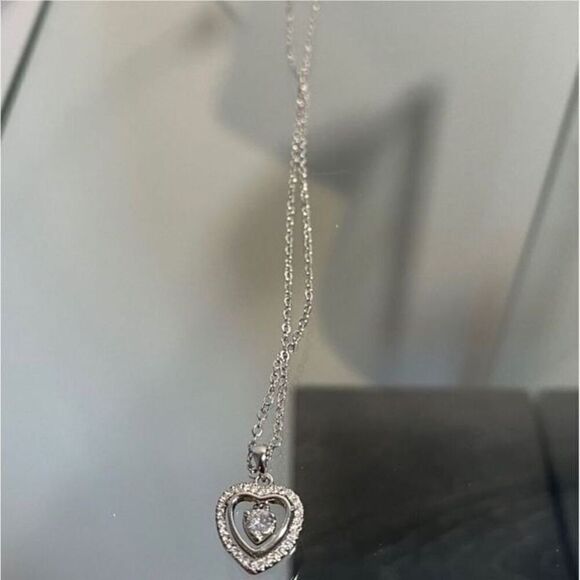The Hearts Desire Pendant Necklace in silver and cubic zirconia - Picture 3 of 8